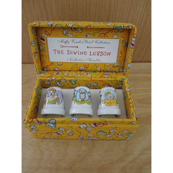 Muffy VanderBear Collection The Sewing Lesson Thimbles Muffy Hoppy Fluffy - Picture 2 of 12